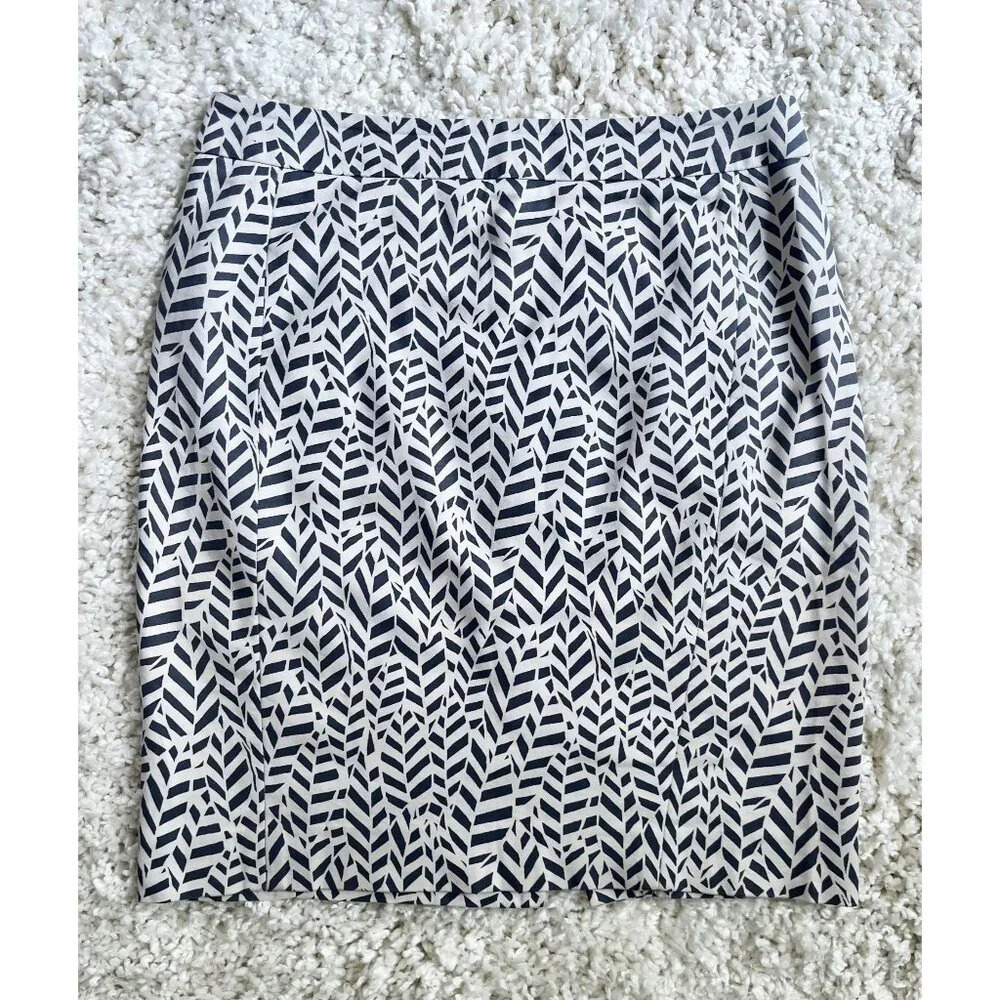 Loft Petite 6P Cream & Gray Geometric Print Pencil Skirt